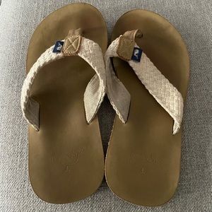 Vineyard vines boys flip flops